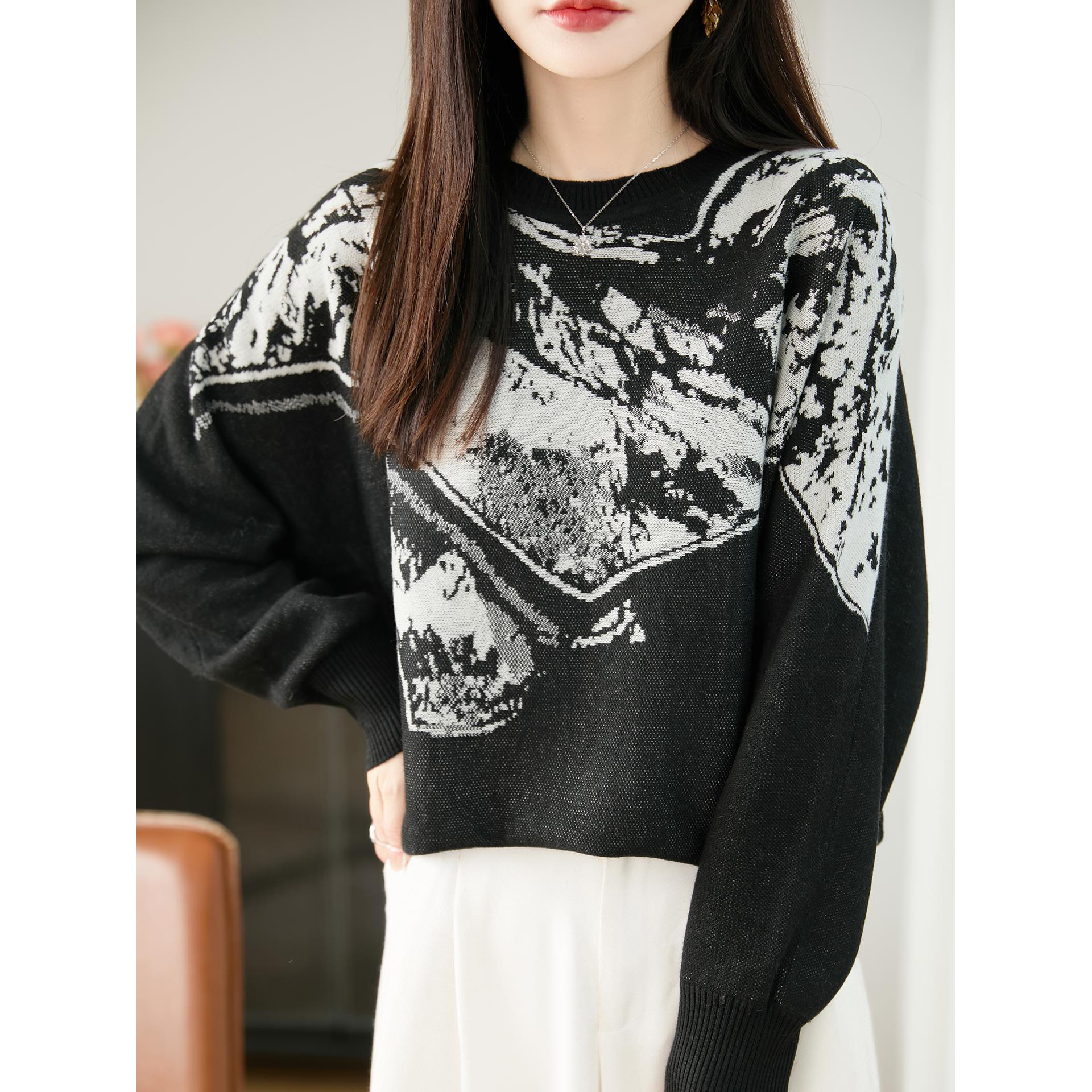 ROUMIKL法式高端水墨印花圆领毛衣女2025新款加厚保暖打底长袖针