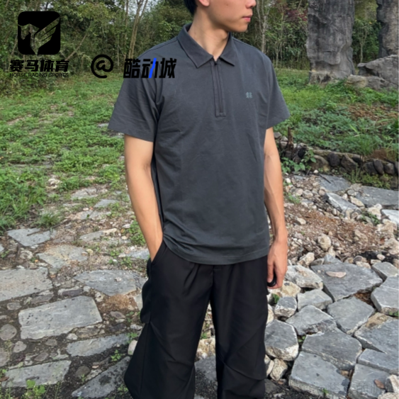 KOLON SPORT可隆木炭色男子时尚半拉链直筒短袖Polo衫TLTCM25521