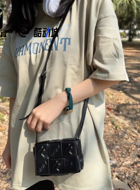 FILA斐乐 x MIHARA 联名款正黑色女子手机包斜挎包F13W313162F-BK