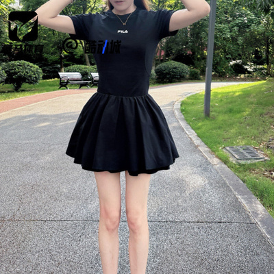斐乐女子简约百搭短袖连衣裙