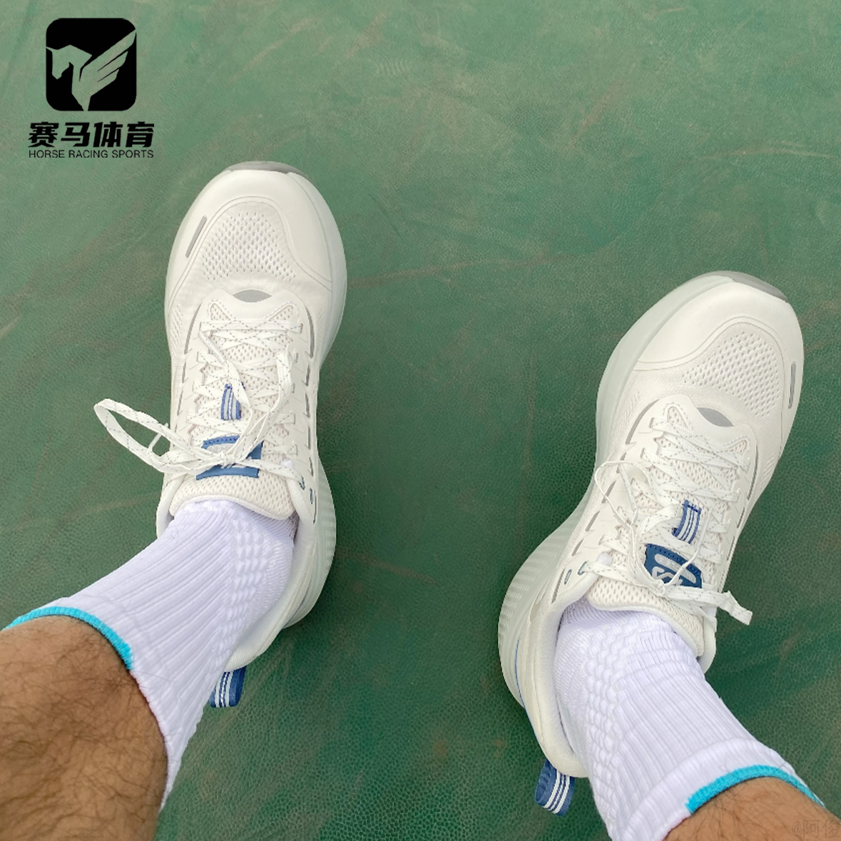 斐乐柔云3男子白色舒适跑步鞋