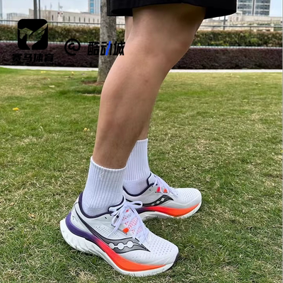 Saucony啡速4耐磨竞速跑步鞋