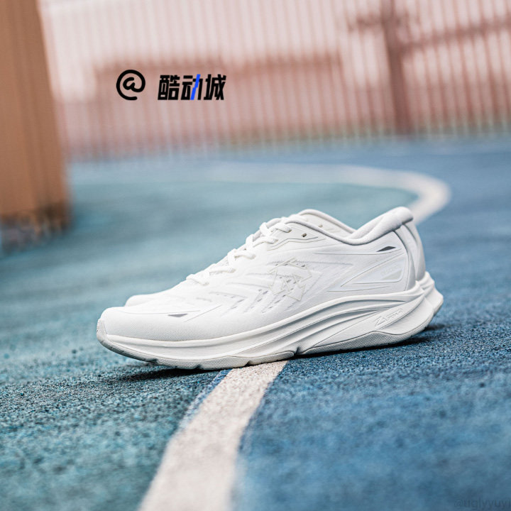 迪桑特LAVITATEAIR2白色跑步鞋