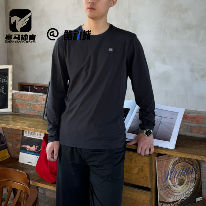 可隆HIKING黑色男子圆领长袖T恤