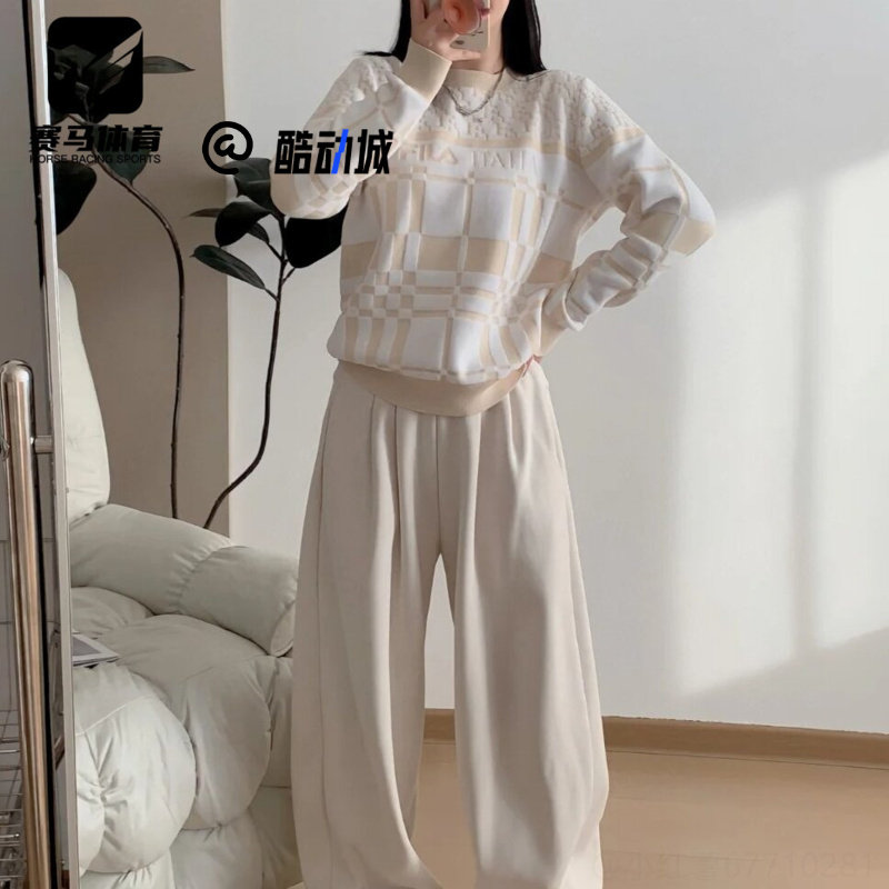 斐乐雪糕白时尚舒适格纹针织毛衣