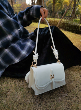 礼美LayMay包包女2025春夏新款斜挎包小方包学生腋下单肩包高级感