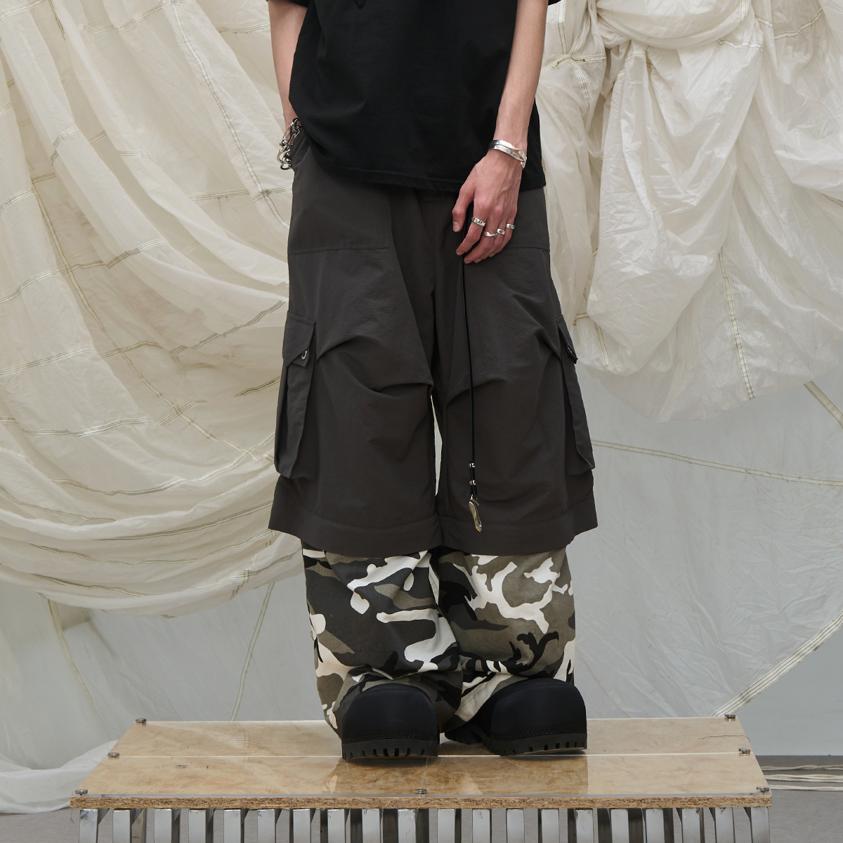 可拆卸裆裙拼接白灰迷彩工装长裤