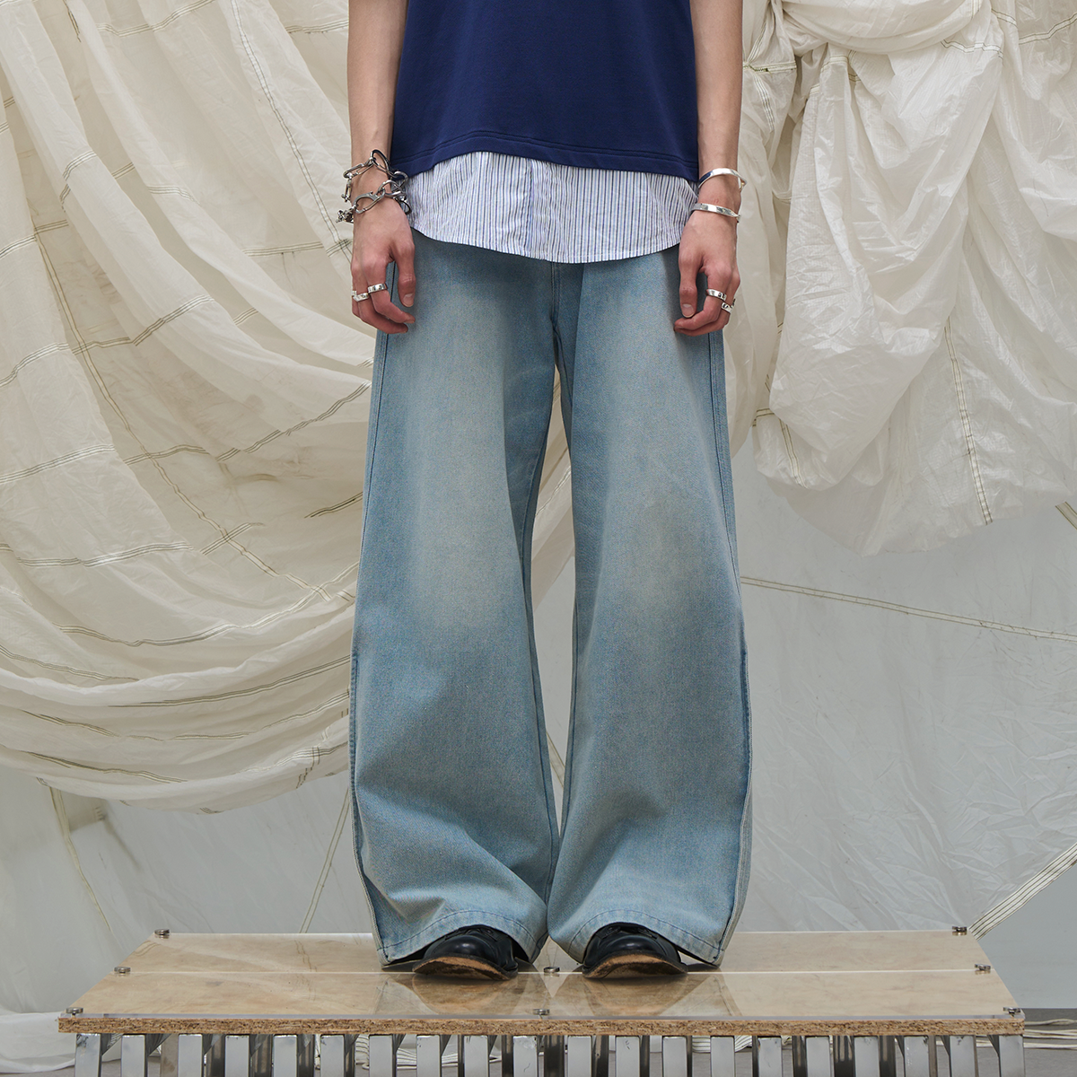 RELABEL基础水洗皮牌直筒牛仔裤