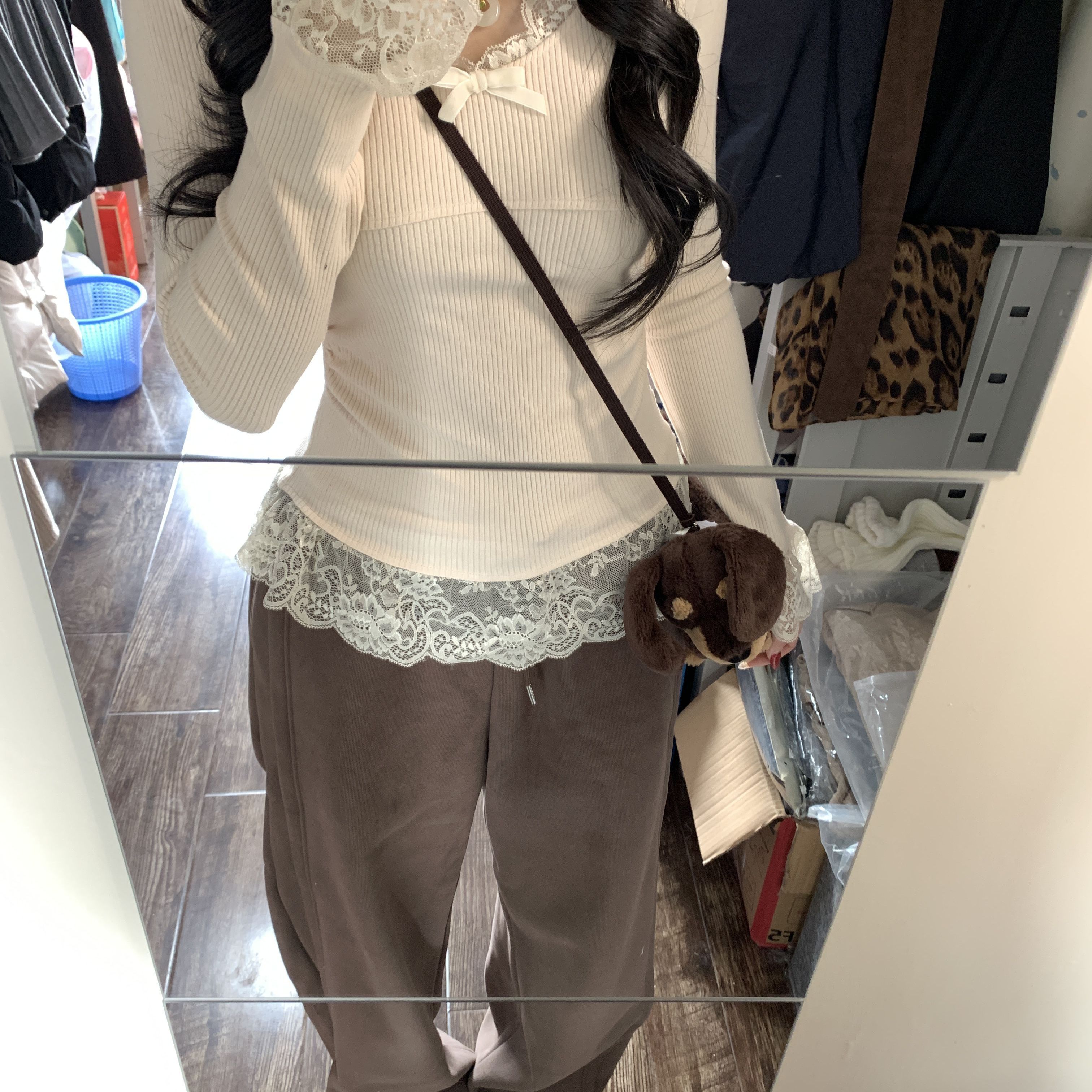 纯欲蕾丝边下摆长袖上衣女2025