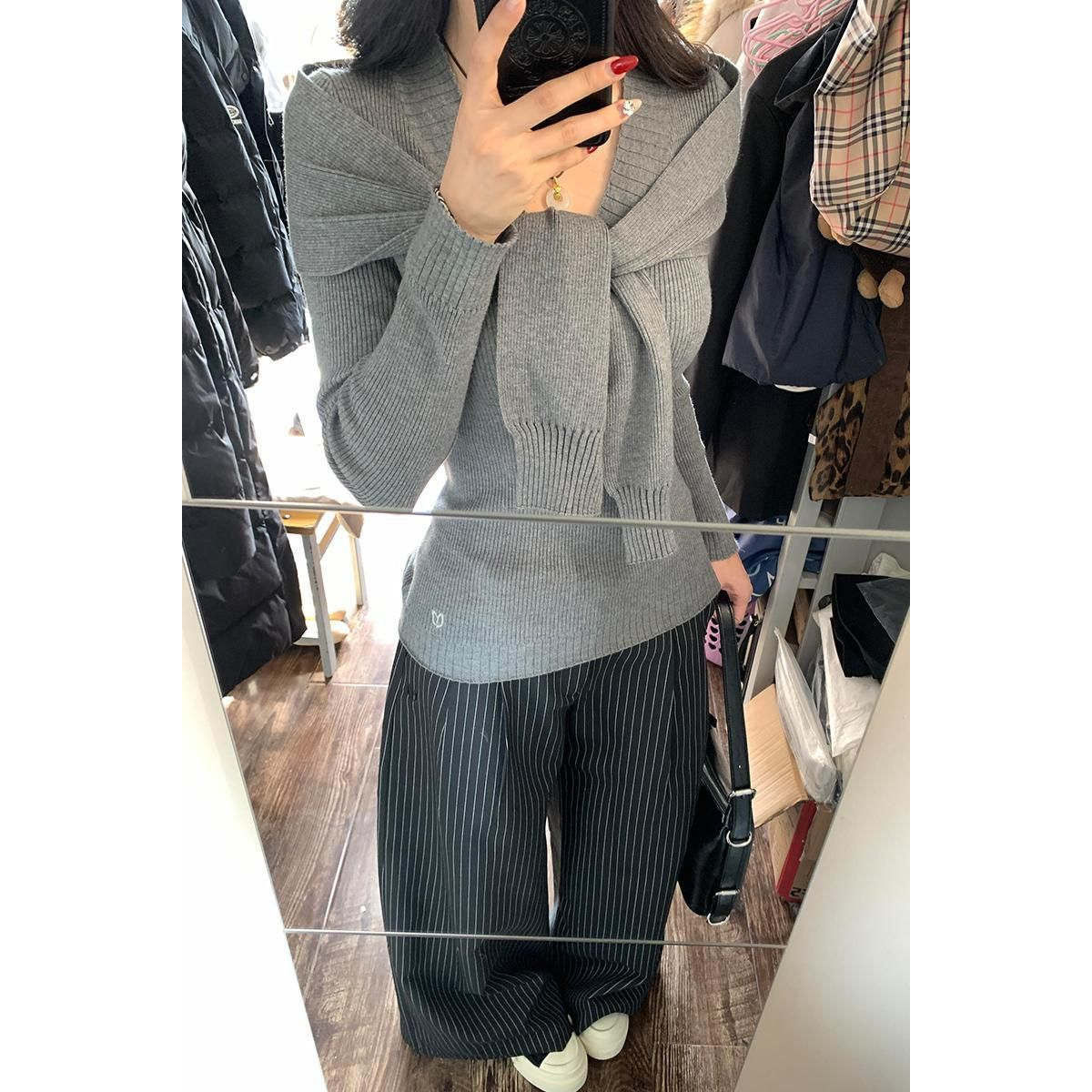 韩系穿搭灰色v领针织衫女秋冬