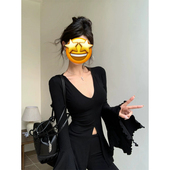 设计感开叉黑色长袖 美式 修身 T恤女早秋新款 百搭上衣 辣妹v领喇叭袖