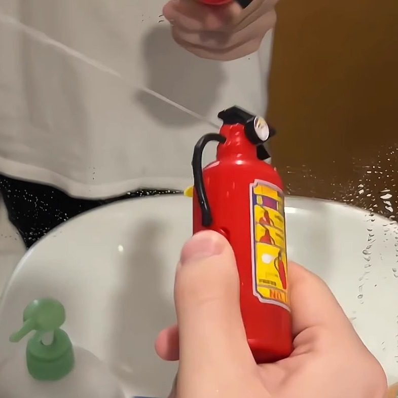 灭火器水枪儿童玩具喷水女孩打水仗礼物2025新款幼儿园游戏水小型,玩具/童车/益智/积木/模型,创意/整蛊玩具,淘宝优惠券,粉丝福利购,淘宝优惠卷
