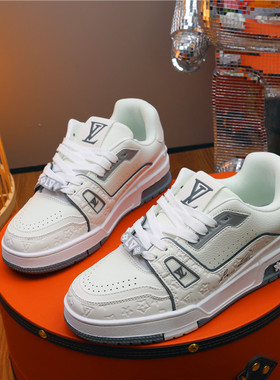 轻奢男鞋2025新款时尚百搭潮流情侣小白鞋低帮增高防滑板鞋女鞋子