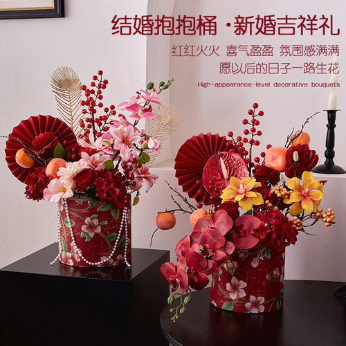 新婚喜庆抱抱桶花束摆件