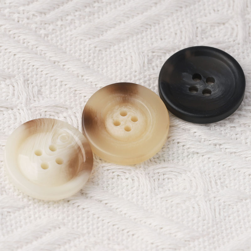 时尚大衣扣子新款式花纹