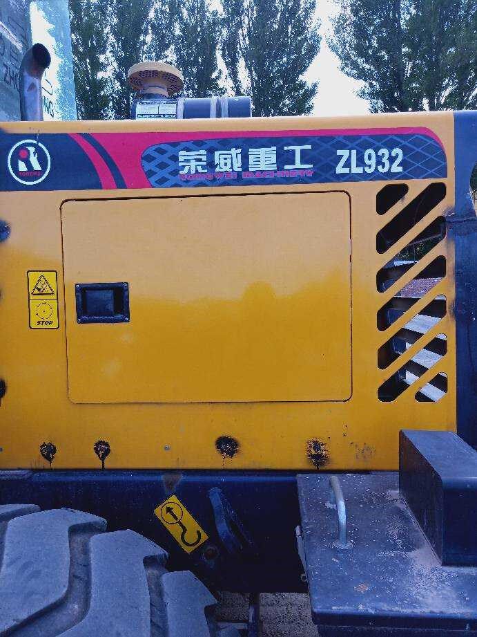 荣威重工zl932装载机玻璃/原车钢化/前挡左右面门上下后挡/不包邮