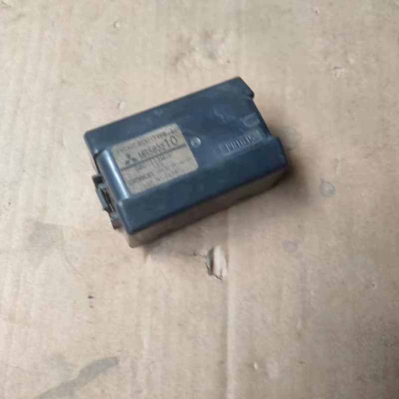 东南三菱菱绅大灯继电器，原装拆车件，几乎全新。适用于东南三菱