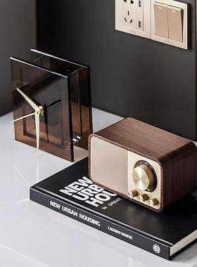 轻奢样板间卧室床头柜桌面时钟音响装饰摆饰组合搭配软装饰品套组