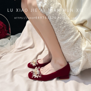 红色婚鞋女水钻珍珠浅口单鞋不累脚秀禾服绝美配裙子平底新娘鞋