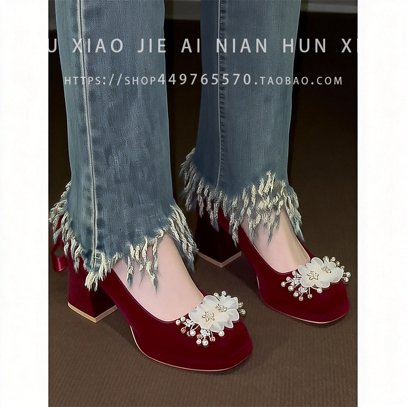 红色结婚鞋新娘花朵绝美秀禾服婚纱两穿圆头粗跟高跟鞋女2026新款