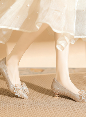 法式婚鞋女尖头蝴蝶结细跟单鞋秀禾婚纱两穿低跟3CM不累脚新娘鞋