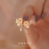 A小梅花珍珠耳环小众设计感轻奢茶系耳钉今年新款 耳饰 独特