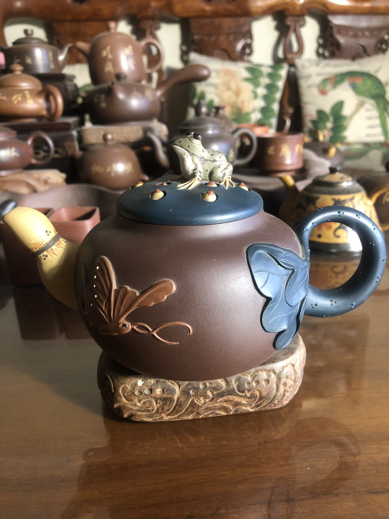 尹月华紫砂名家大师,纯手工20年前金奖作品,收藏级彩蝶紫砂壶