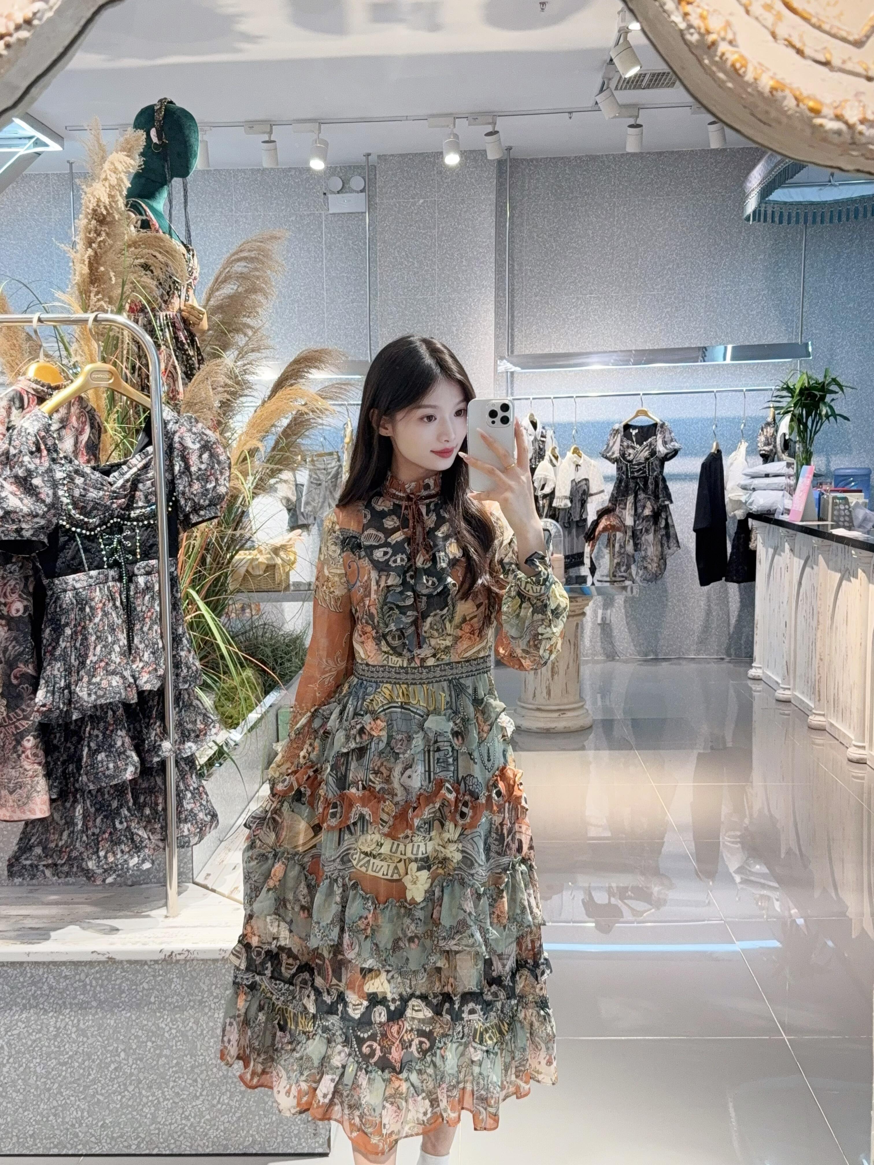 星妍2025年秋新款法式复古印花连衣裙女宽松显瘦百搭