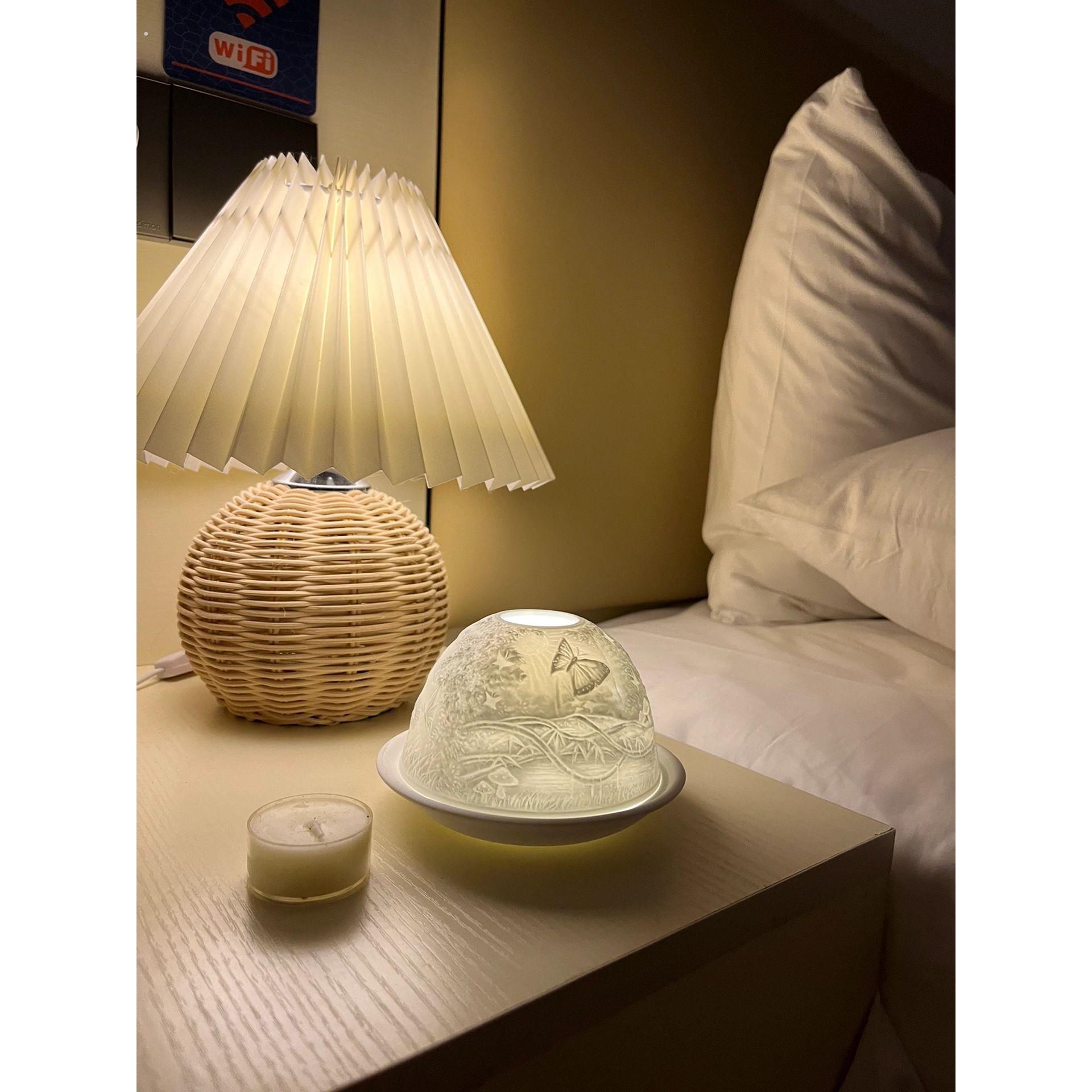 浮雕骨瓷香薰灯家用小夜灯气氛灯烛台小摆件林间蝴蝶香薰小夜灯