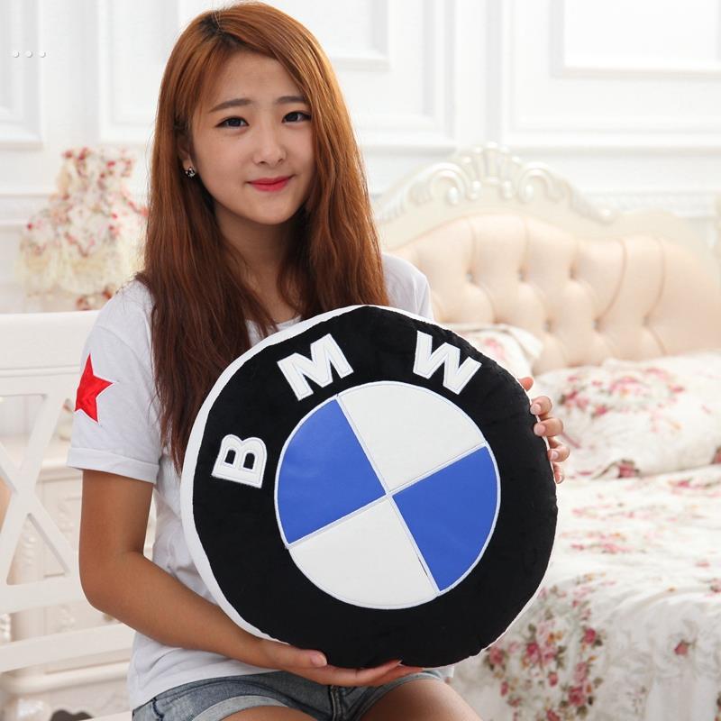 双飘BMW汽车抱枕圆形短毛绒宝马靠垫汽车饰品抱枕特价促销