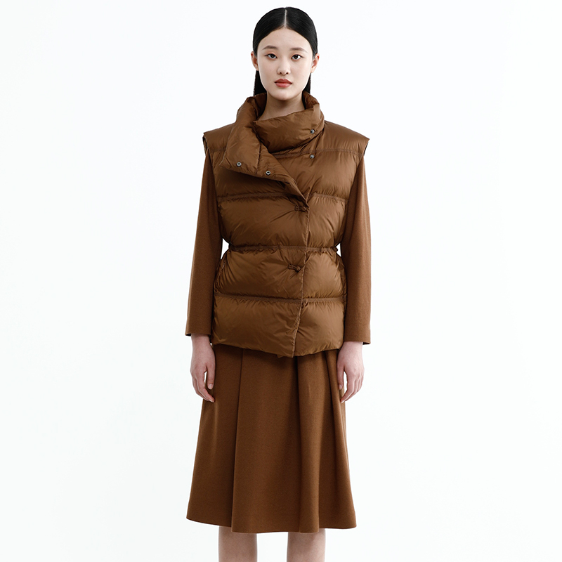 羽绒服戴布拉芬通勤风