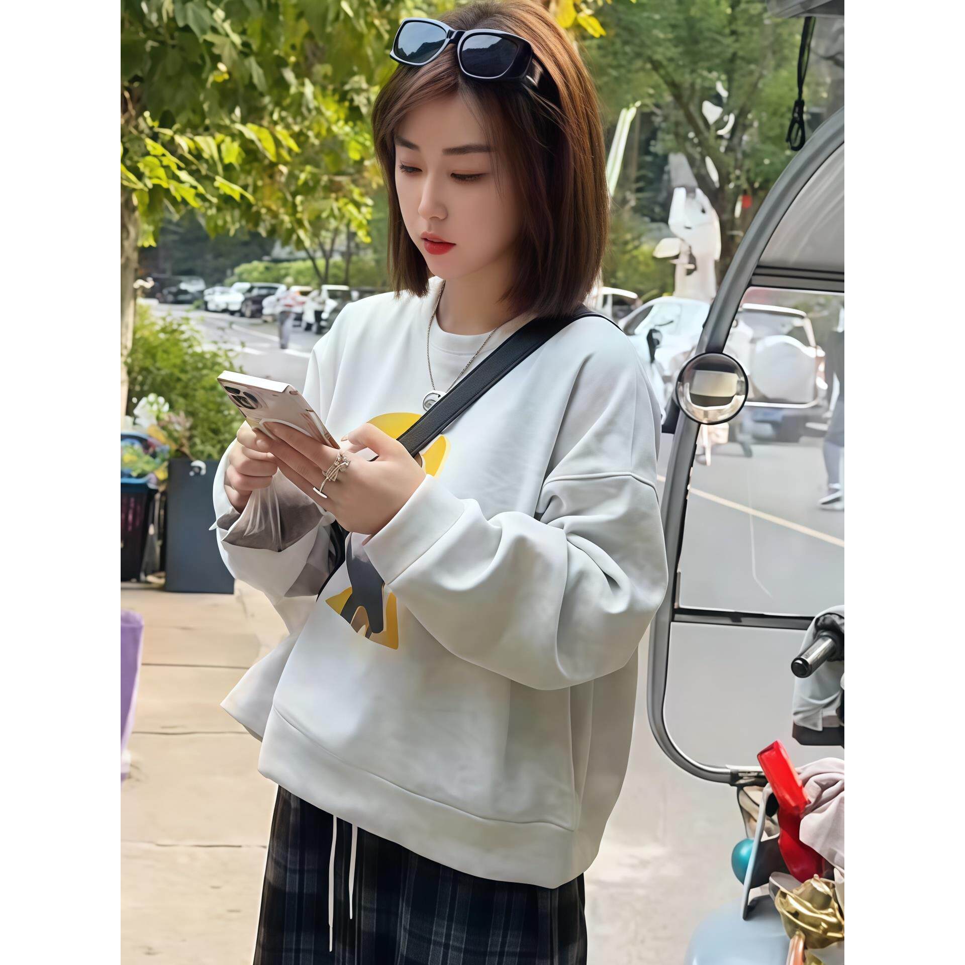 ROUMIKL围巾小狗印花圆领无帽卫衣女2025新款秋季宽松短款长袖时