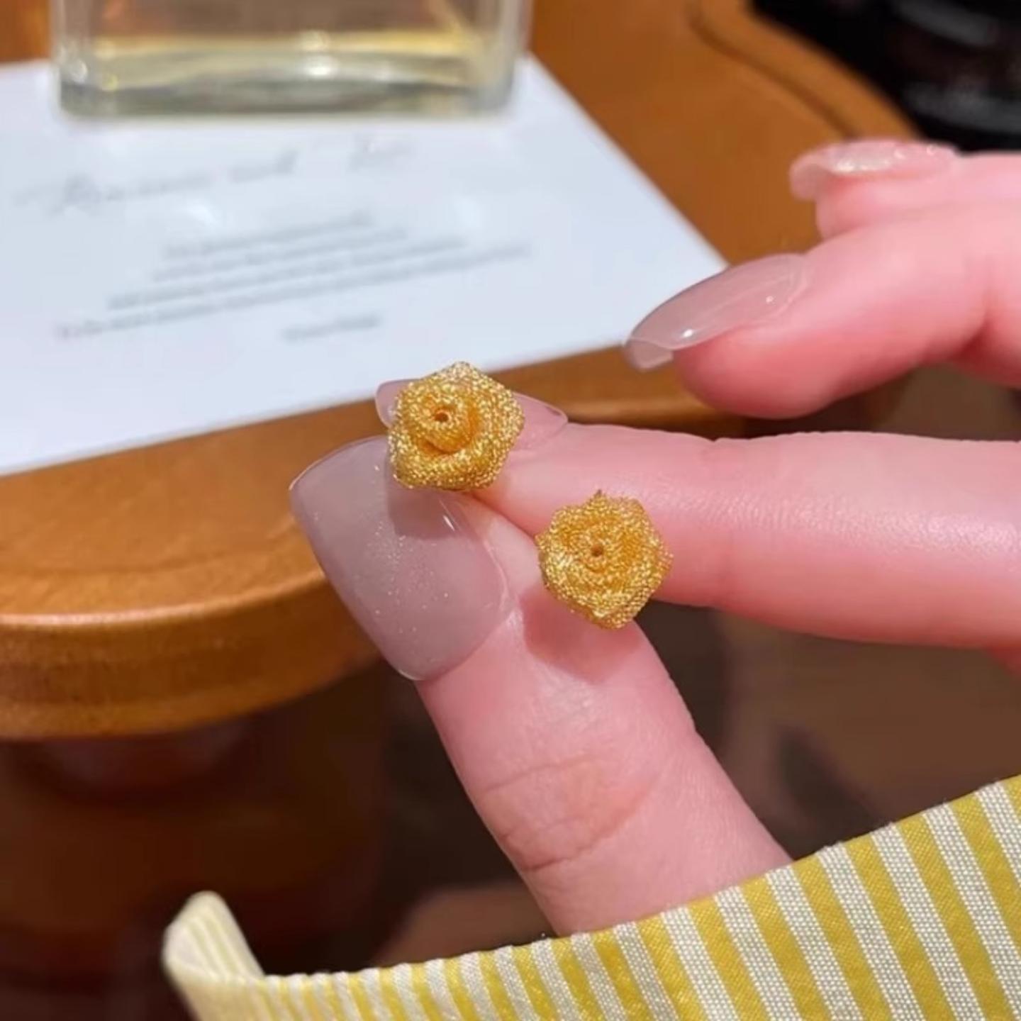 金色轻奢立体镂空玫瑰花耳钉真金