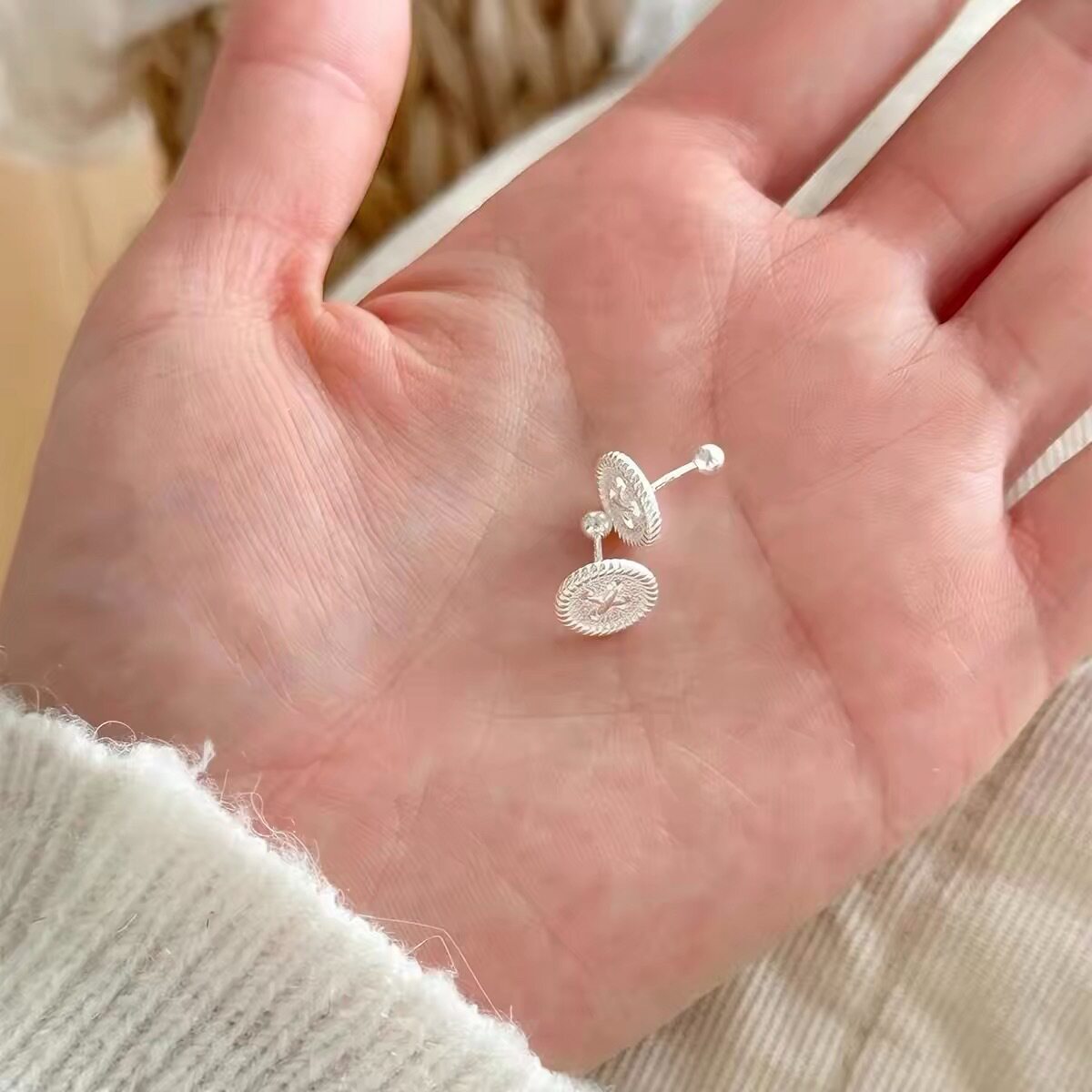 S999足银纽扣耳钉女个性独特设计