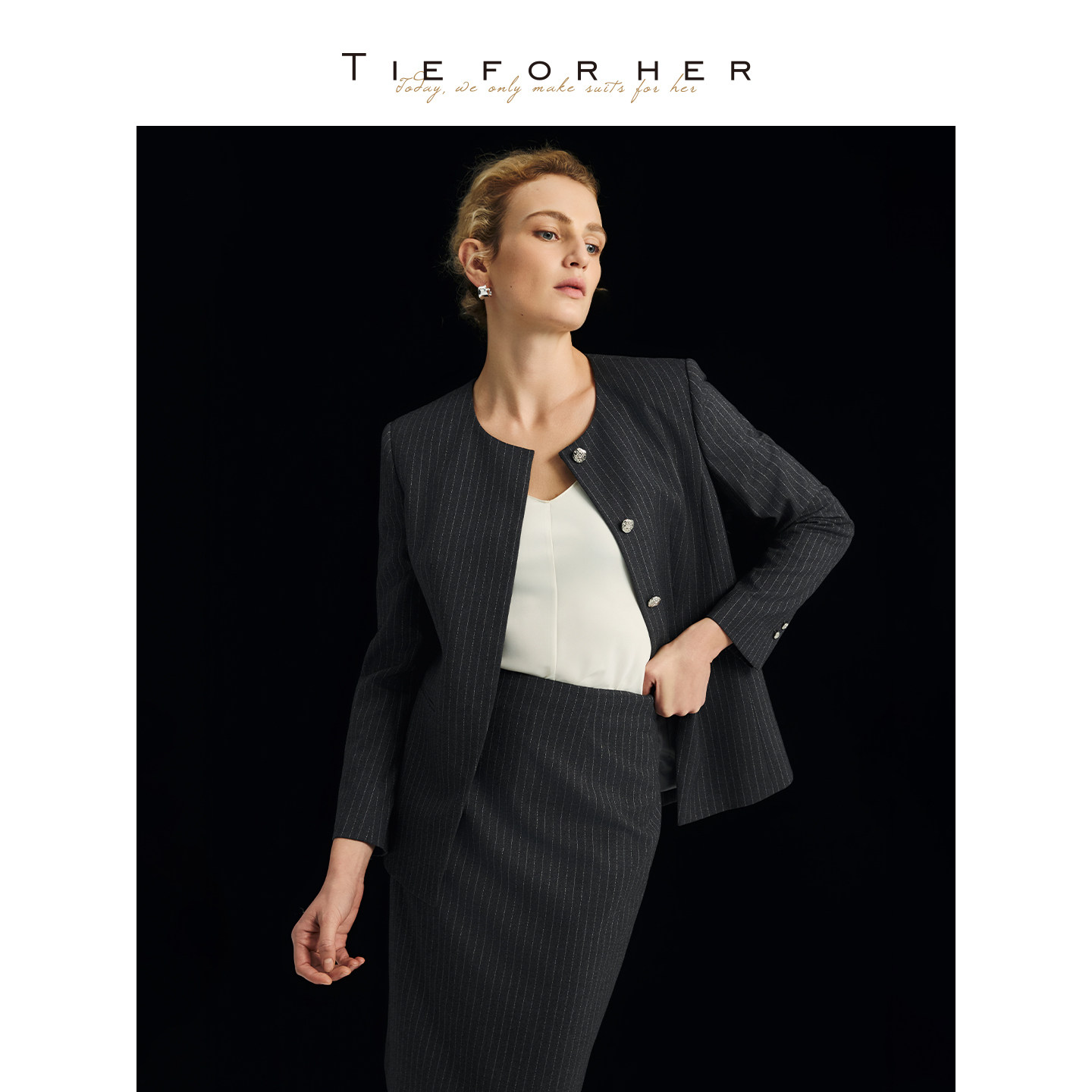 TieForHer 26早秋新款色【叙事庄园】智感灰经典竖条纹外套连衣裙