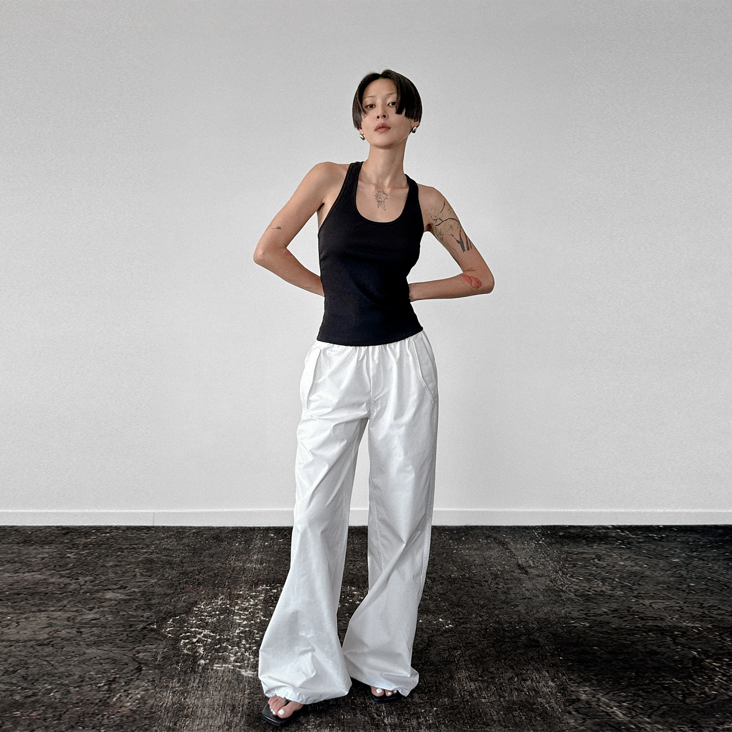 Unawares.蕾丝拼接显瘦吊带背心