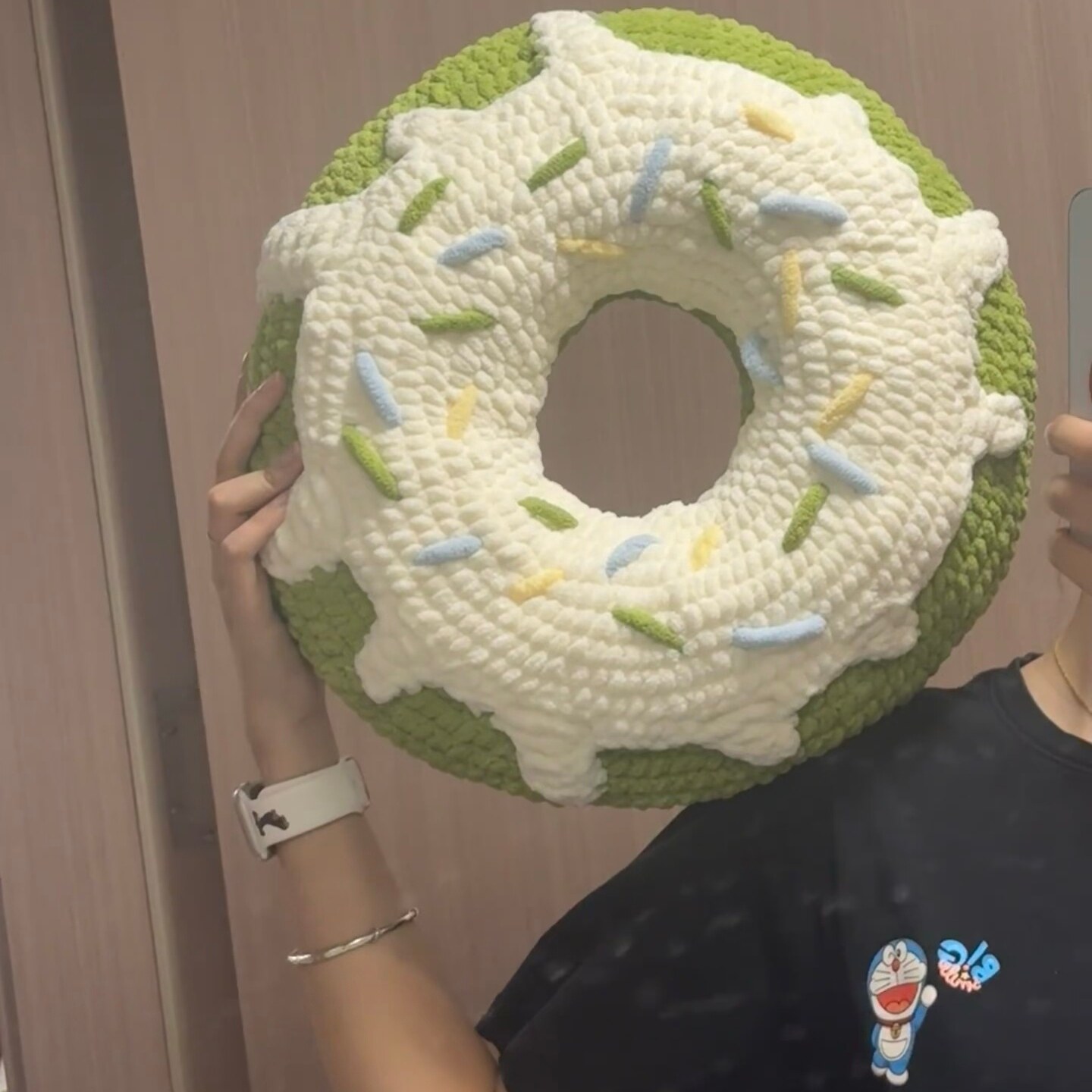 甜甜圈抱枕毛线手工编织diy手工礼物打发时间的手工diy冰条粗毛线