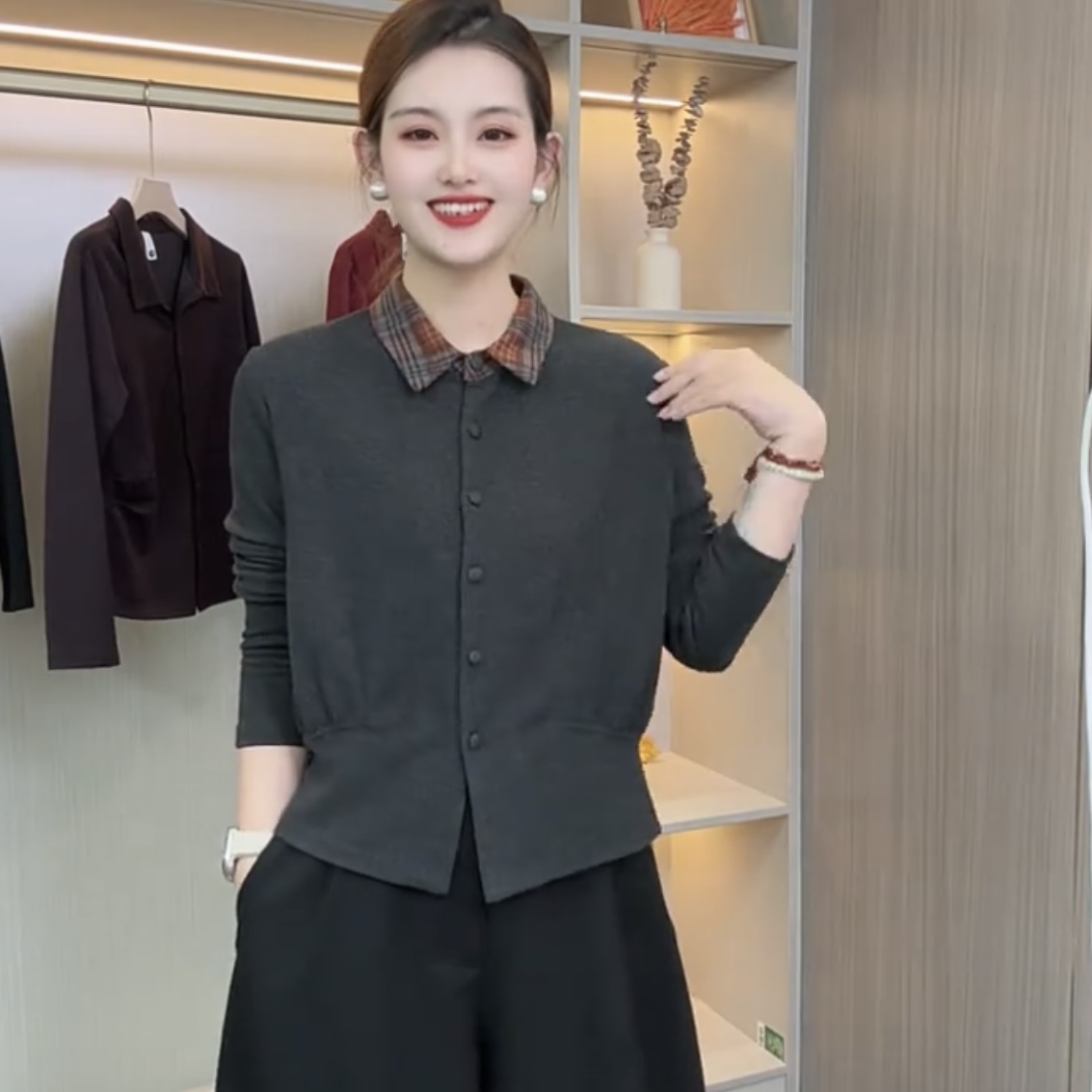 秋冬格子领显瘦遮肉妈妈装开衫