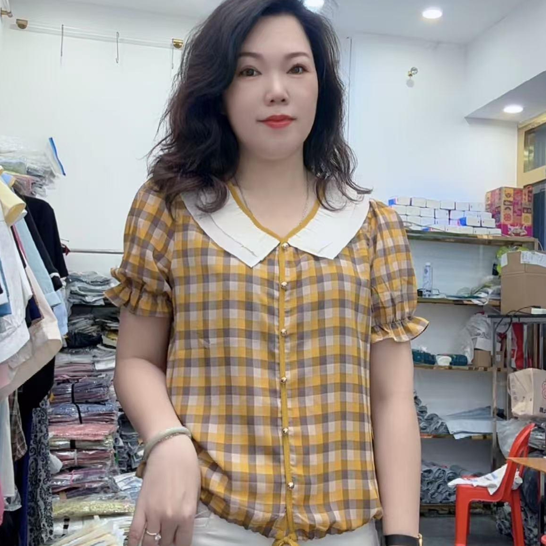 娃娃领泡泡袖上衣时尚洋气格子衫