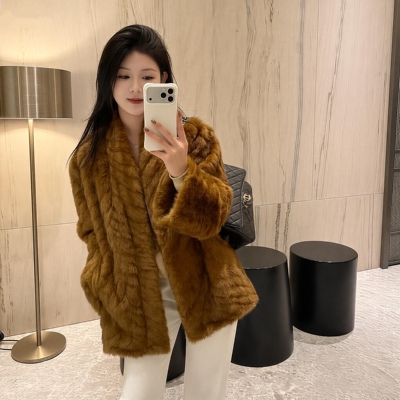 金叶貂环保皮草女2026冬季高级感仿水貂毛皮毛一体外套V领大衣