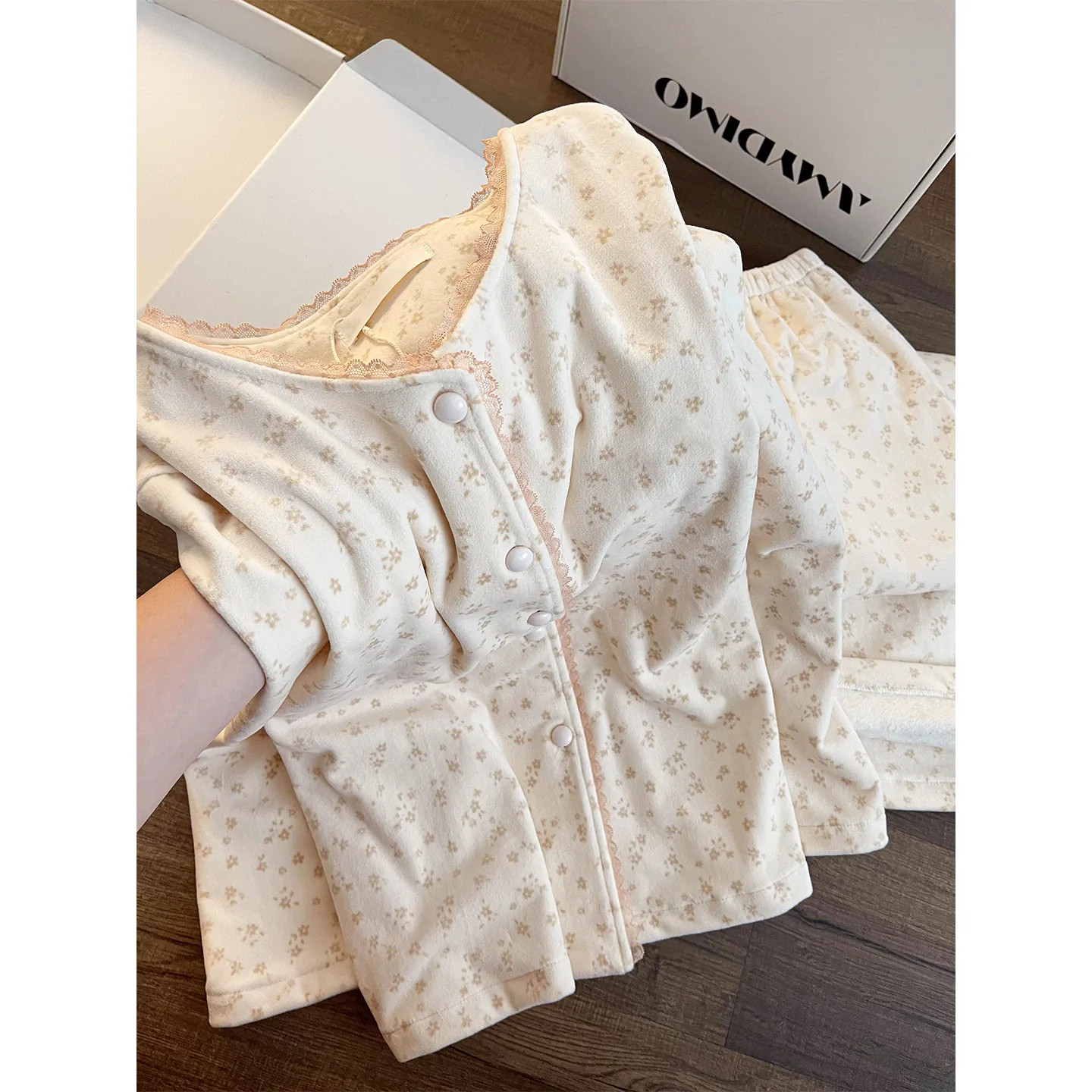法国HoHiO蕾丝花边碎花德绒睡衣女秋冬款保暖加厚家居服套装大码