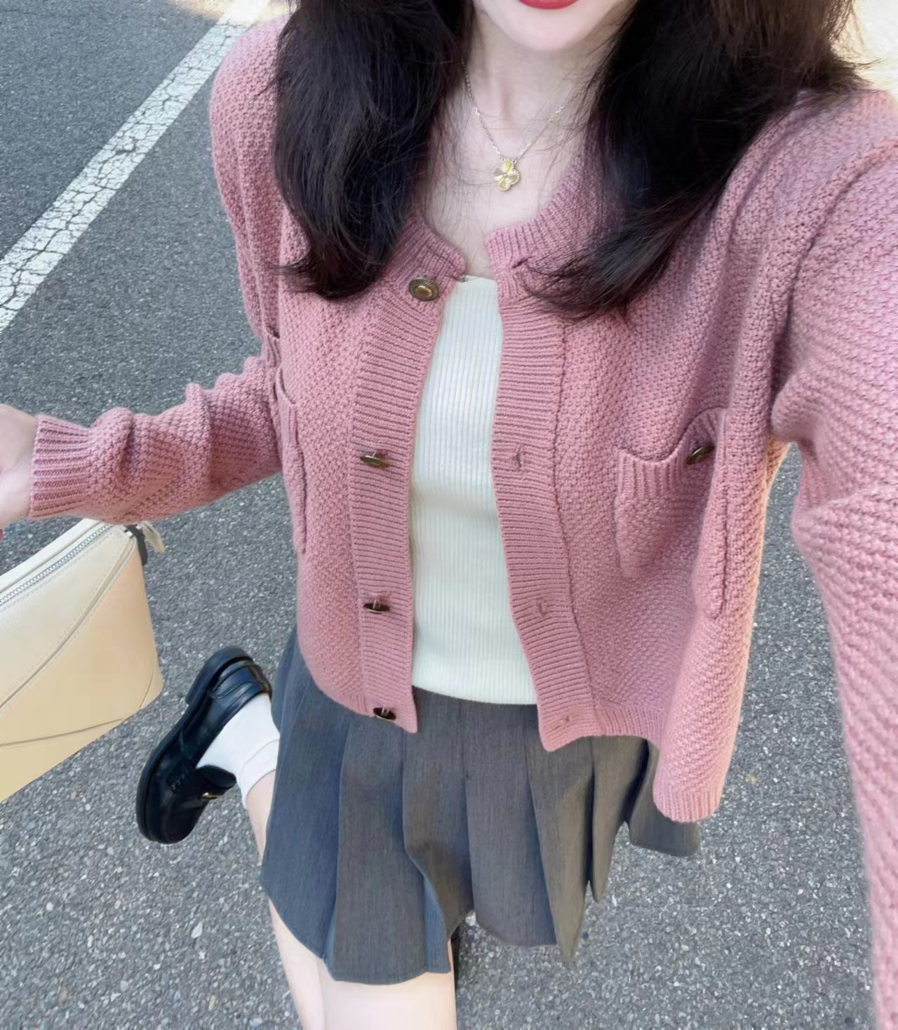 小香风短款粉色毛衣外套女2023别致设计感针织开衫百褶裙两件套