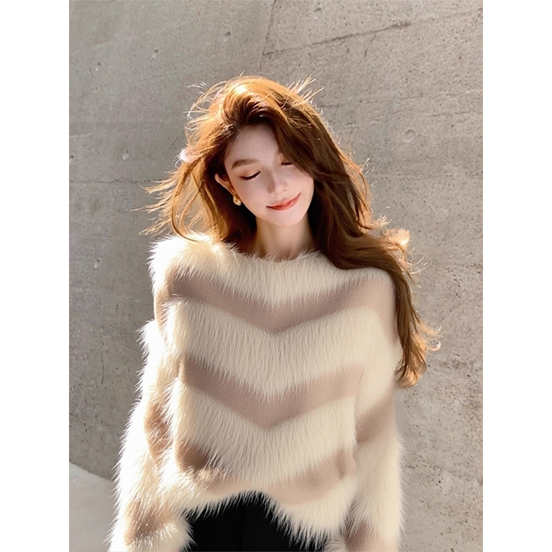 杏色毛衣女秋冬慵懒高级感独特漂亮气质小香风巨好看毛绒针织上衣