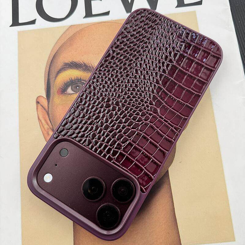 适用苹果17promax手机壳新品18pro保护套酒红鳄鱼纹皮革iphone16网红女款15pm全包防摔14简约网红创意外壳潮