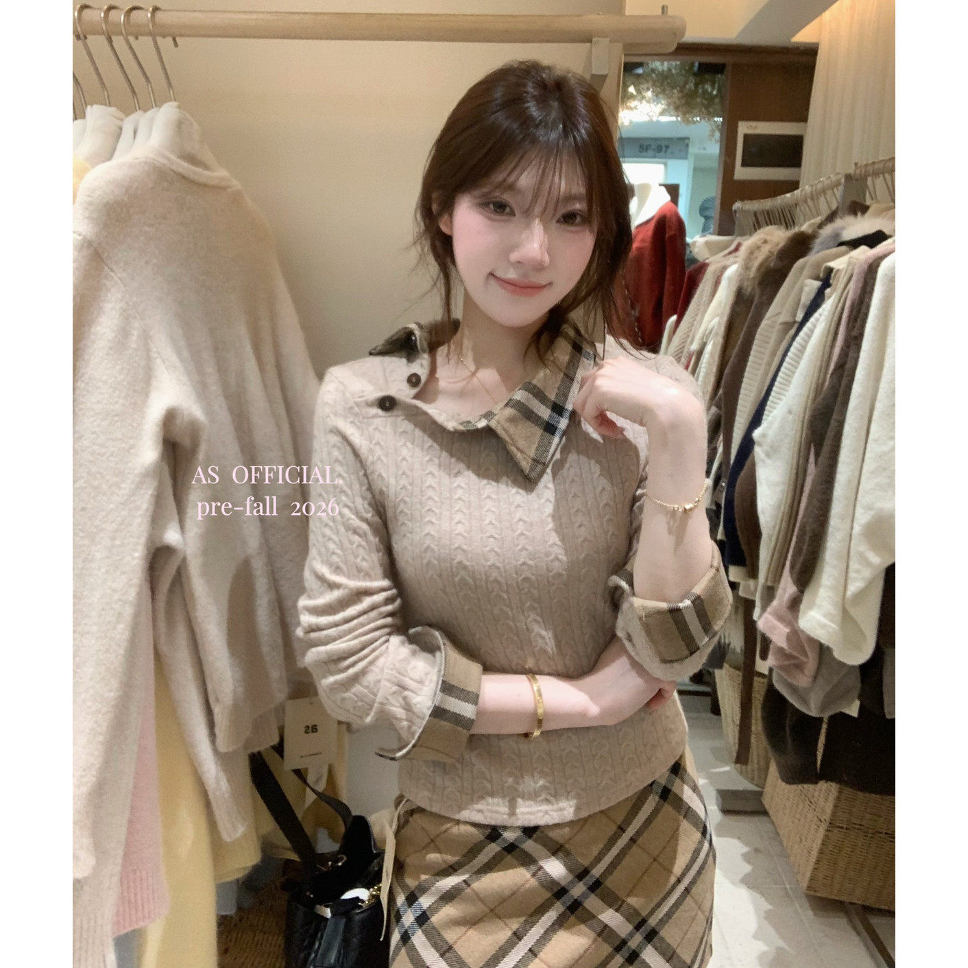 格纹领口不规则翻领小衫