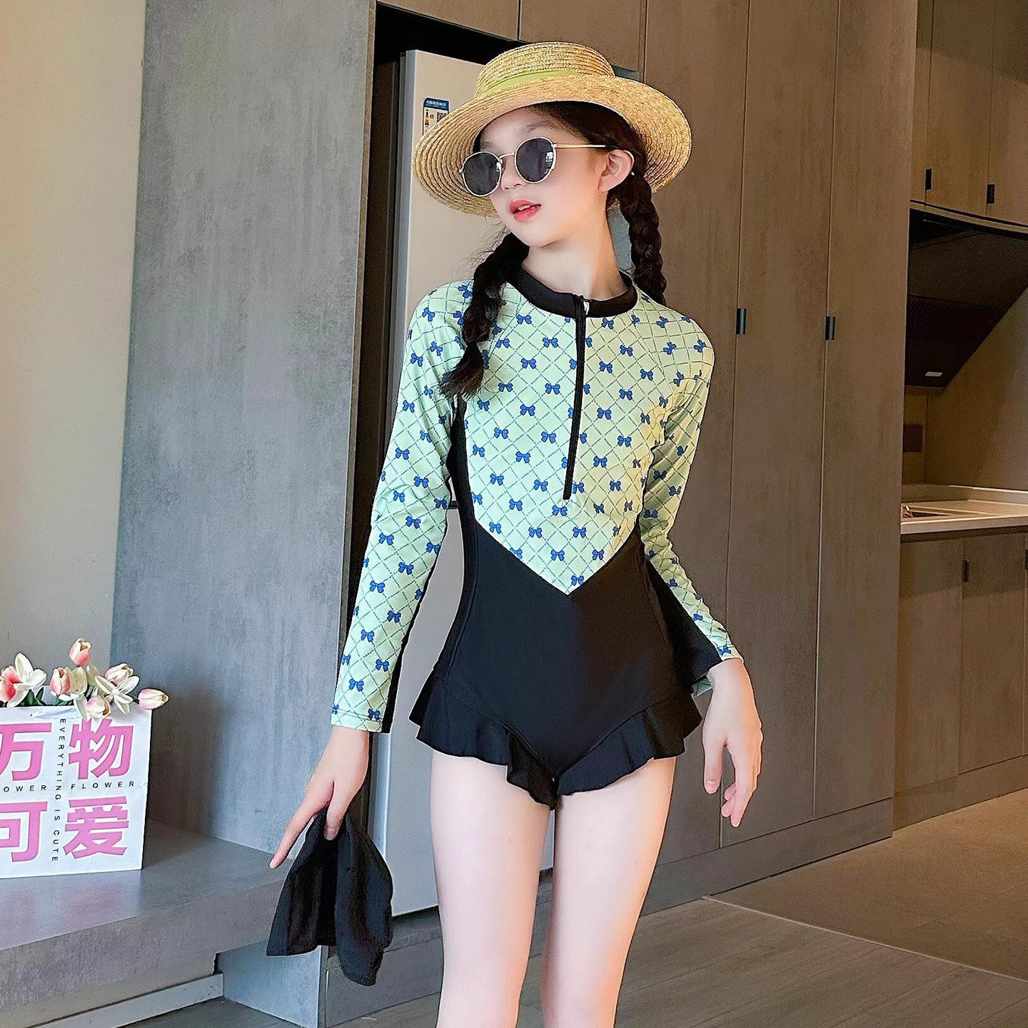 法国Uamtor女童2025夏季新款泳衣长袖游泳衣中大童保守带胸垫泳装