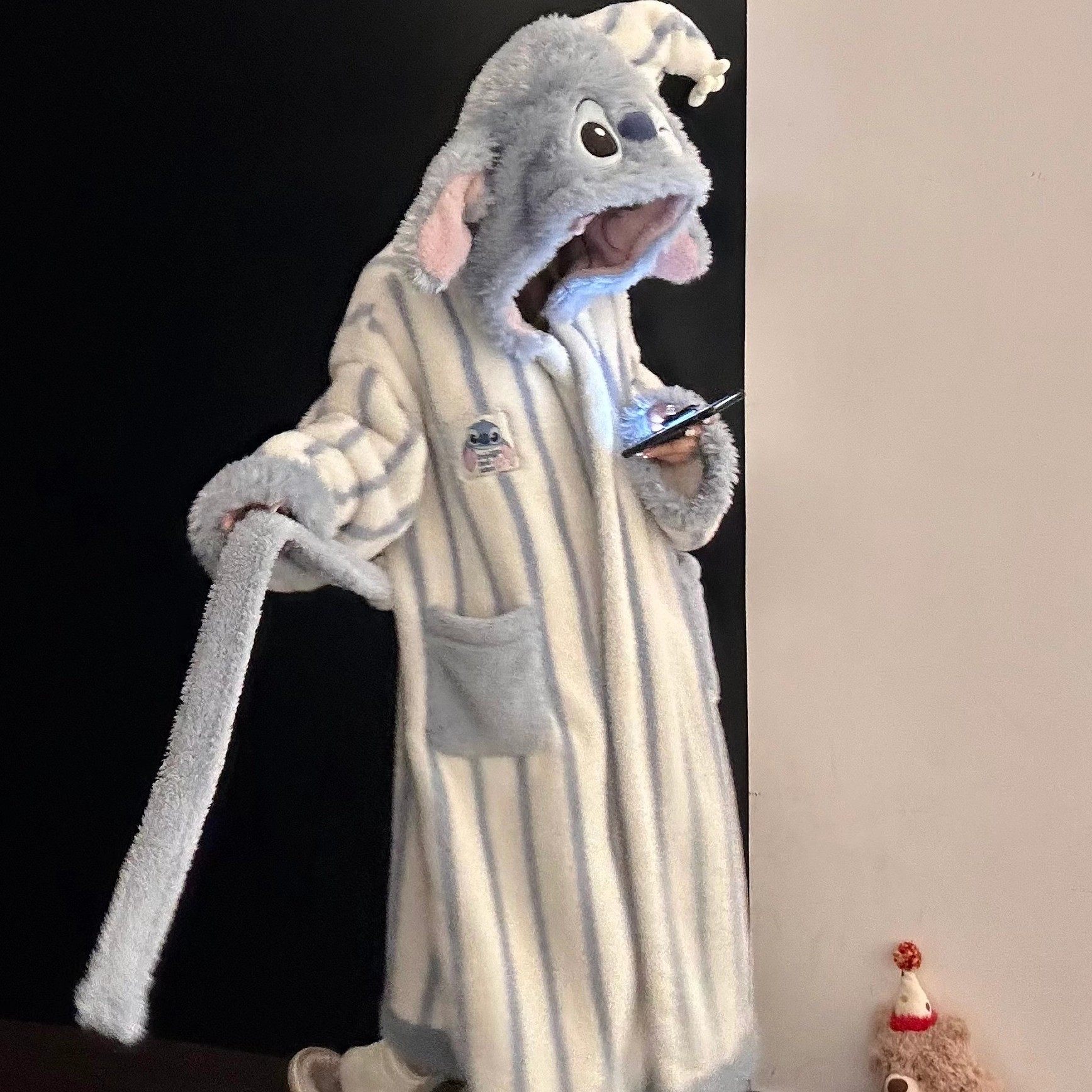 法国OIMG可爱连帽珊瑚绒睡衣女秋冬宅萌感软妹加厚保暖家居服睡袍