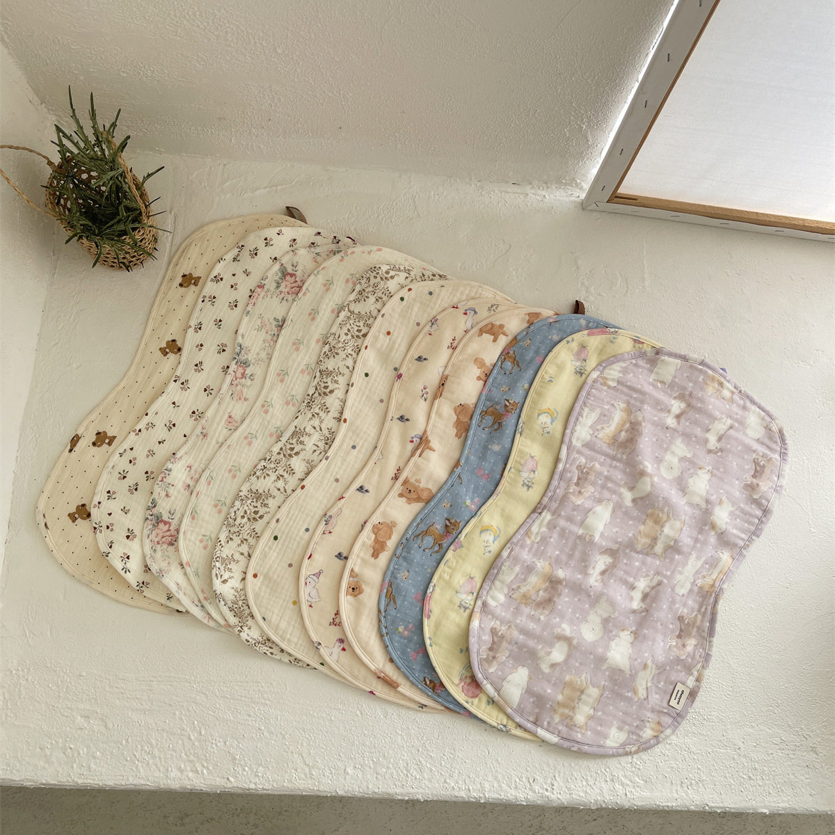 可爱卡通印花纯棉6层纱拍嗝巾防吐奶巾围兜宝宝枕巾肚兜盖巾围嘴