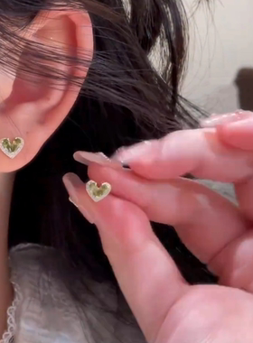 小众设计感轻奢绿色锆石爱心耳钉轻奢气质百搭甜美耳环精致耳饰女