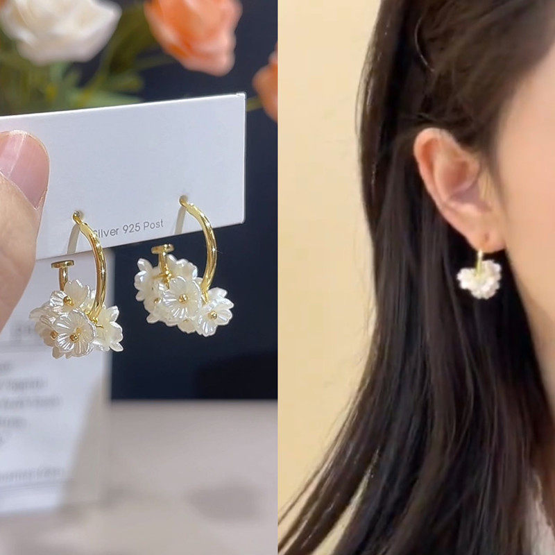 超仙白色花朵花瓣耳环女韩国法式